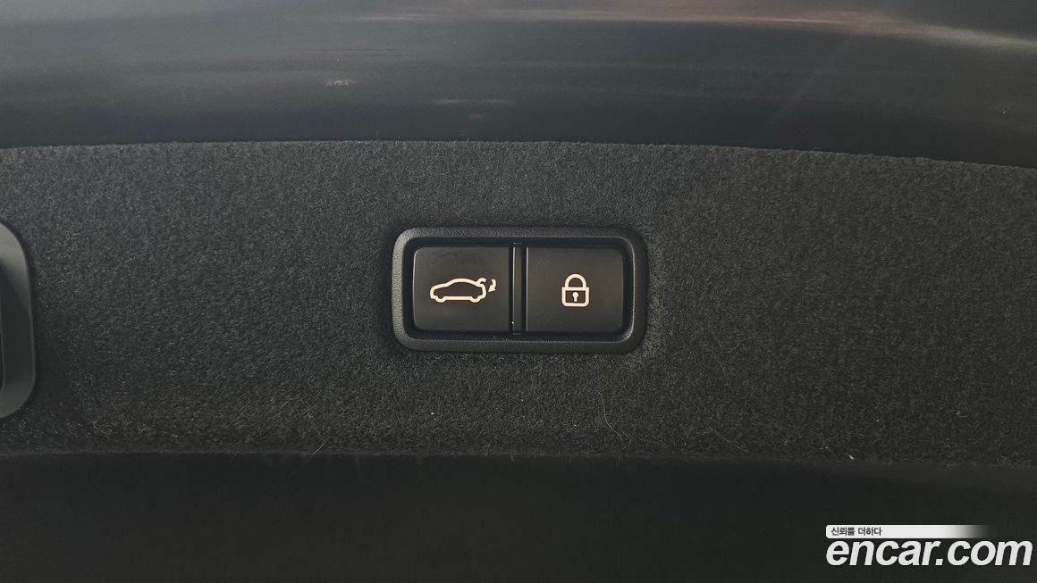 Genesis EQ900 2017