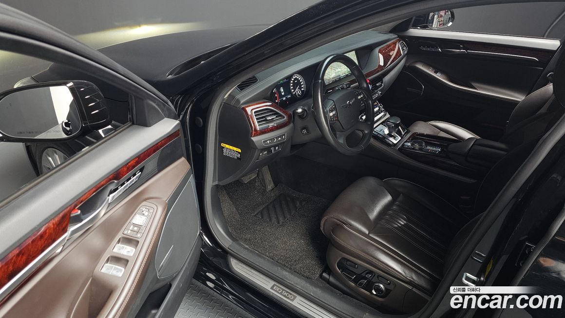 Genesis EQ900 2017