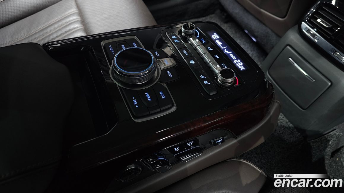 Genesis EQ900 2017