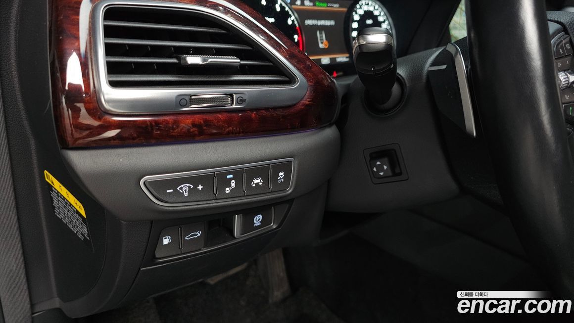 Genesis EQ900 2017