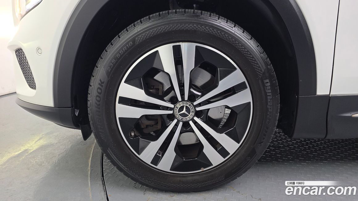 Mercedes-Benz GLB-Class 2021