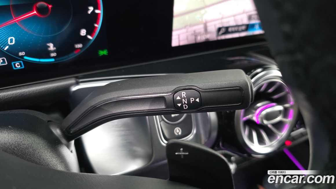 Mercedes-Benz GLB-Class 2021