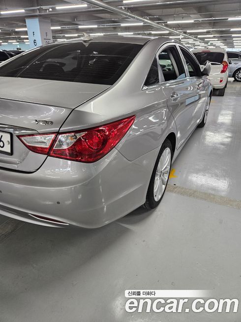 Hyundai Sonata 2011