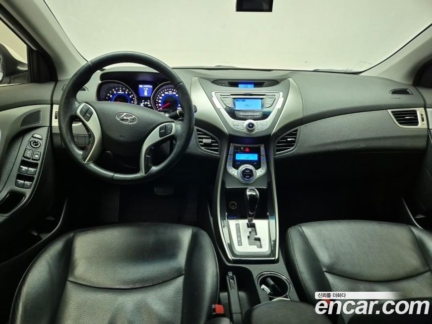 Hyundai AVANTE 2012