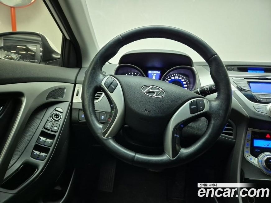 Hyundai AVANTE 2012