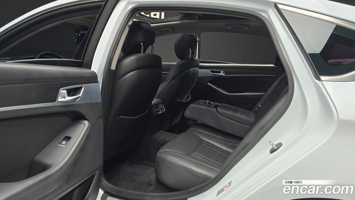 Hyundai Genesis 2015