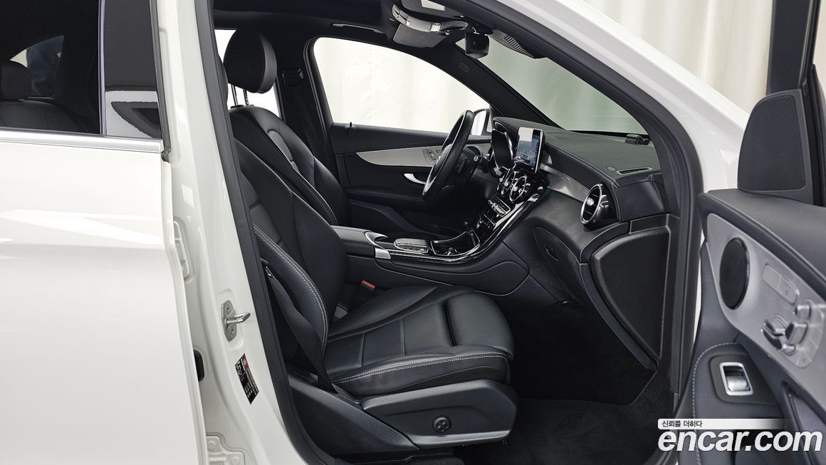 Mercedes-Benz GLC-Class 2021