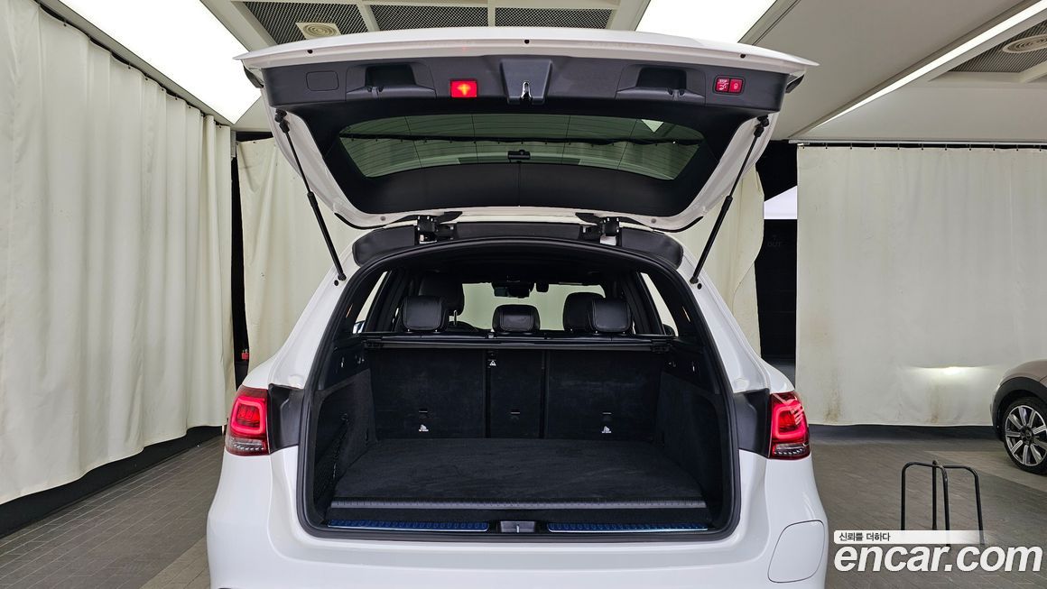 Mercedes-Benz GLC-Class 2021