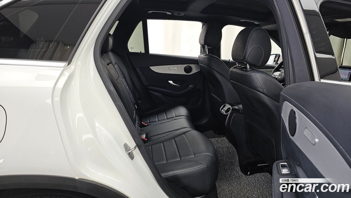 Mercedes-Benz GLC-Class 2021