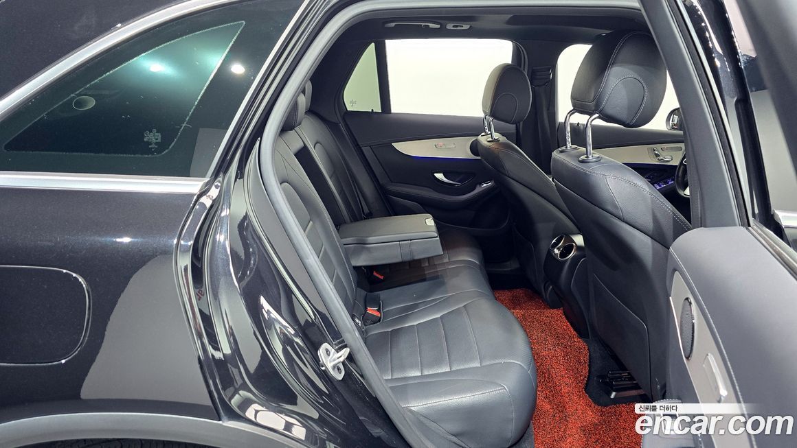 Mercedes-Benz GLC-Class 2021