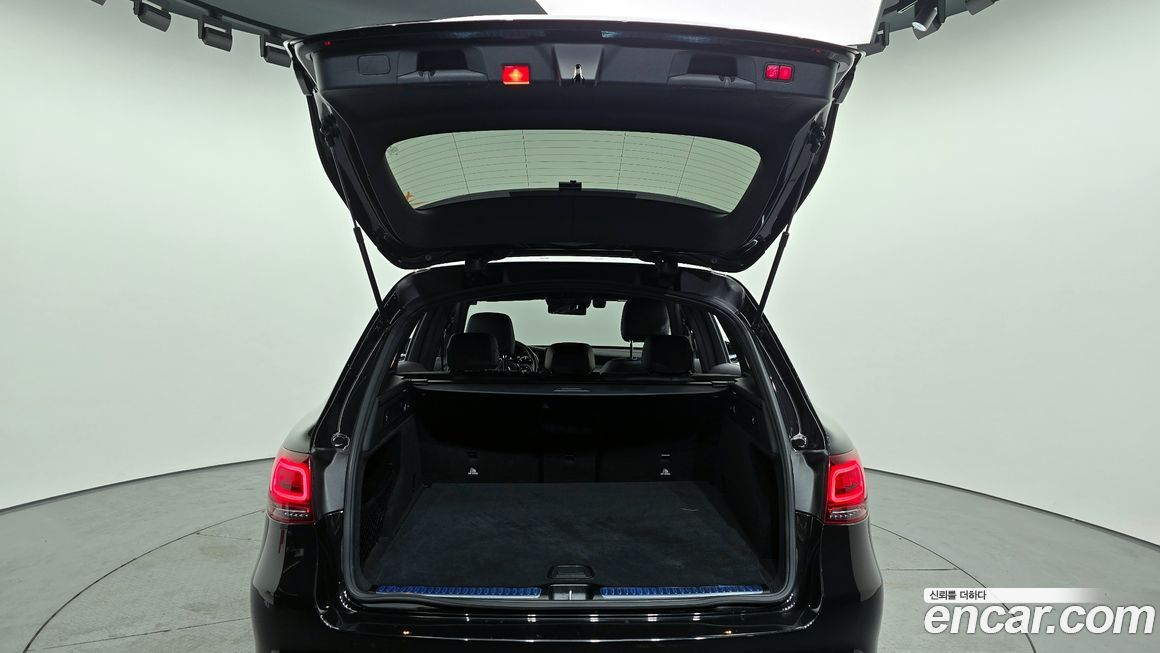 Mercedes-Benz GLC-Class 2021