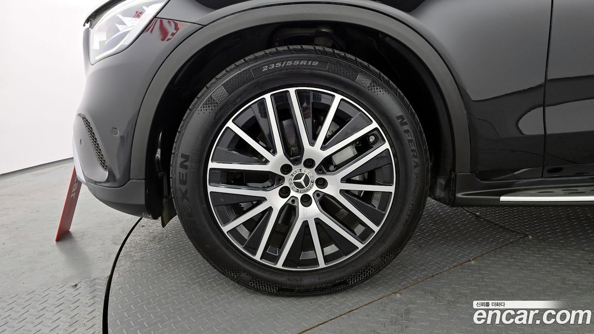 Mercedes-Benz GLC-Class 2021