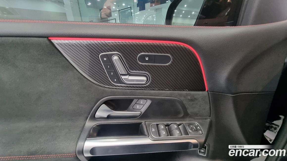 Mercedes-Benz GLB-Class 2020