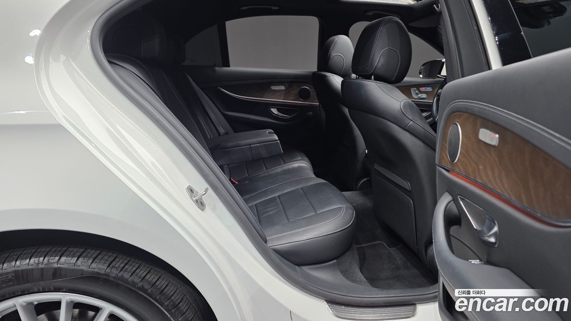 Mercedes-Benz E-Class 2021