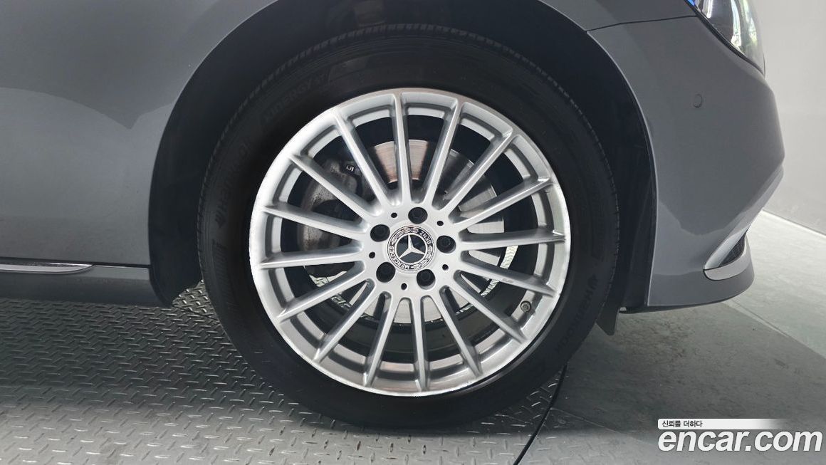 Mercedes-Benz E-Class 2023