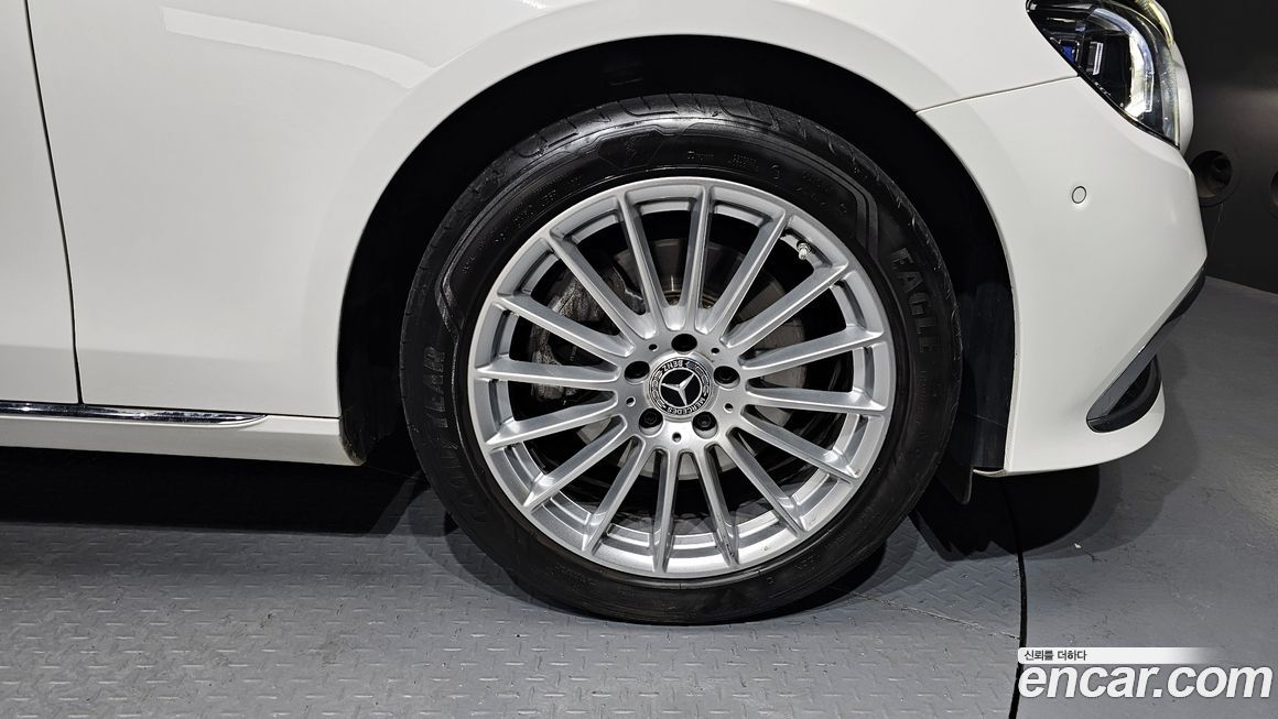 Mercedes-Benz E-Class 2022