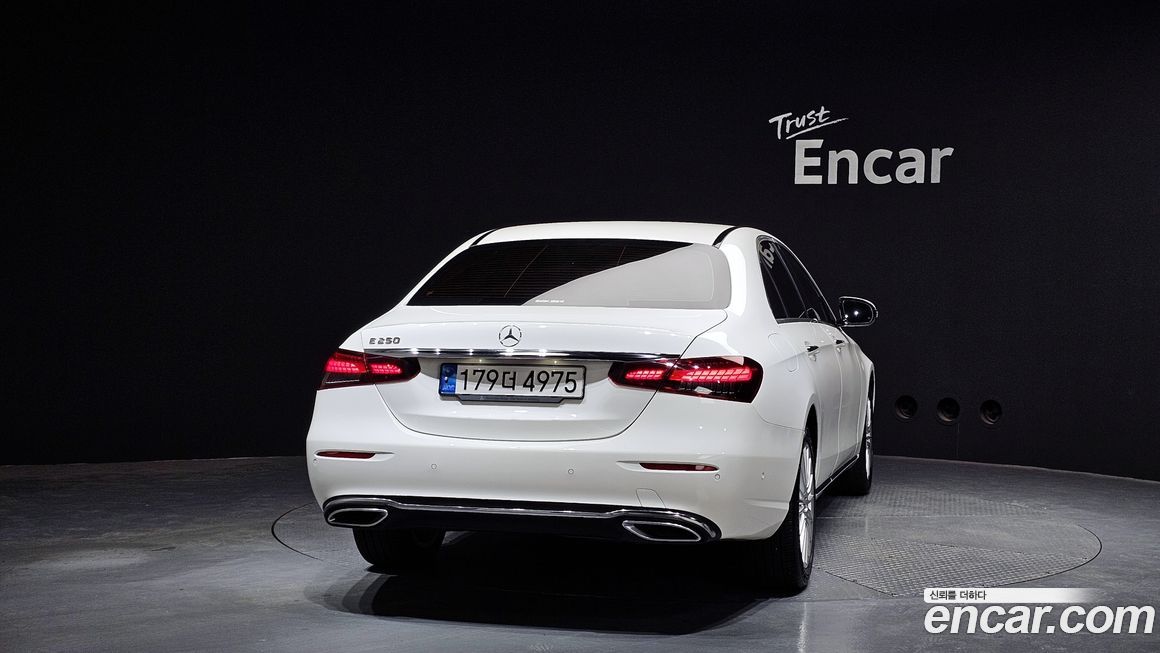 Mercedes-Benz E-Class 2022