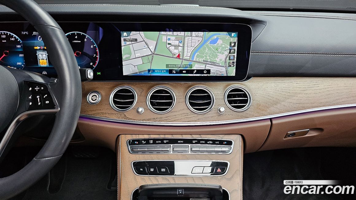 Mercedes-Benz E-Class 2022