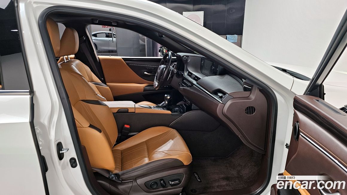 Lexus ES 2020