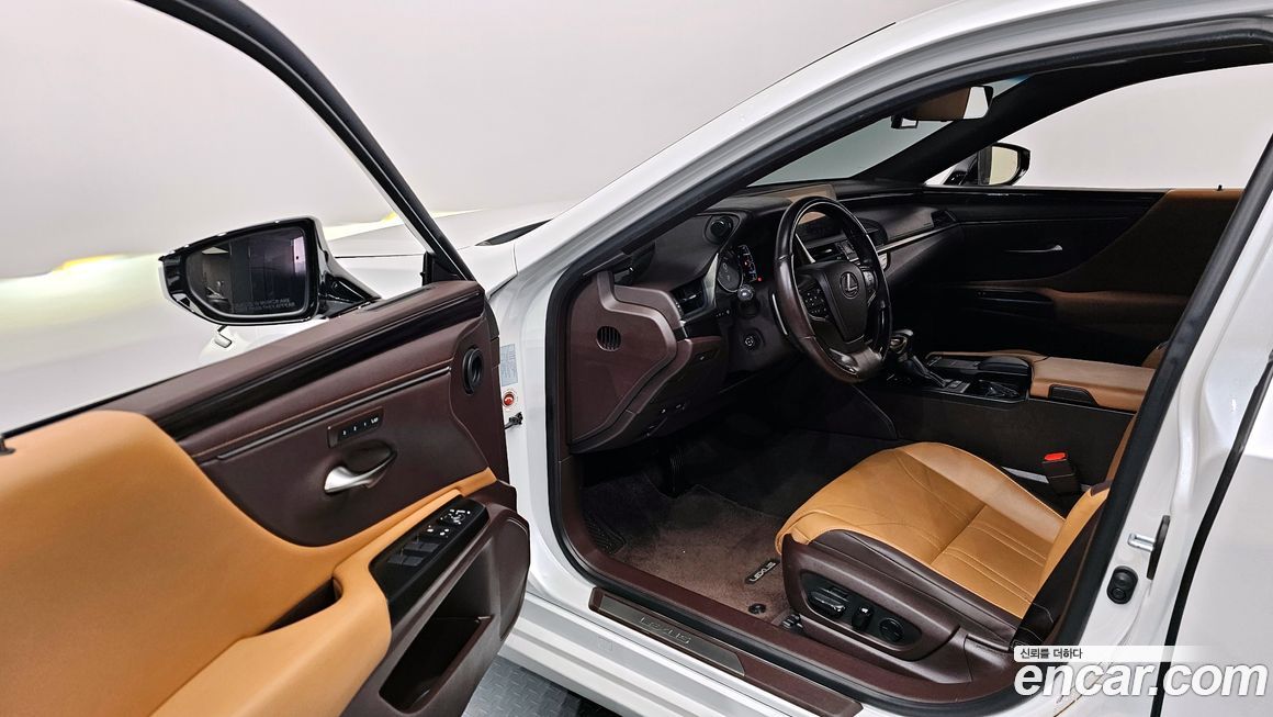 Lexus ES 2020