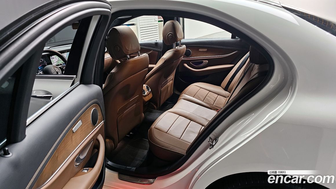 Mercedes-Benz E-Class 2022