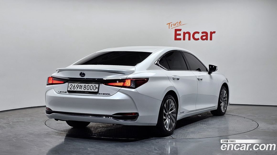 Lexus ES 2020