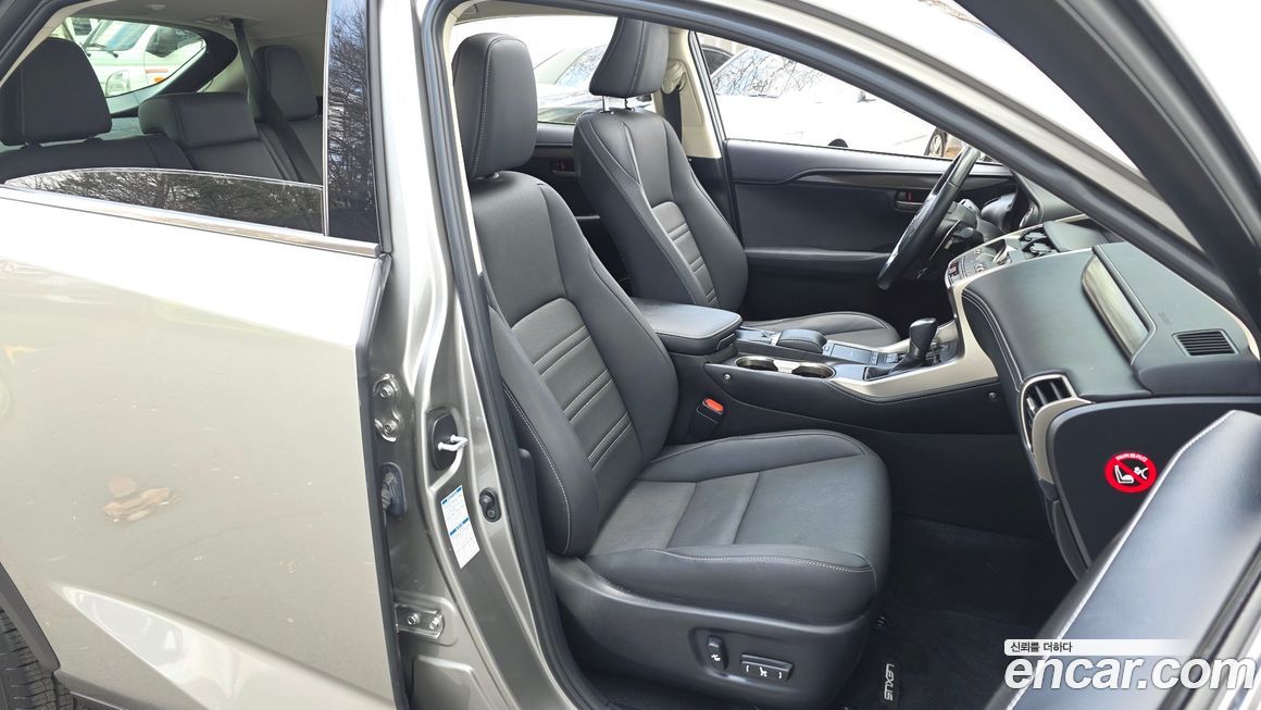 Lexus NX 2021