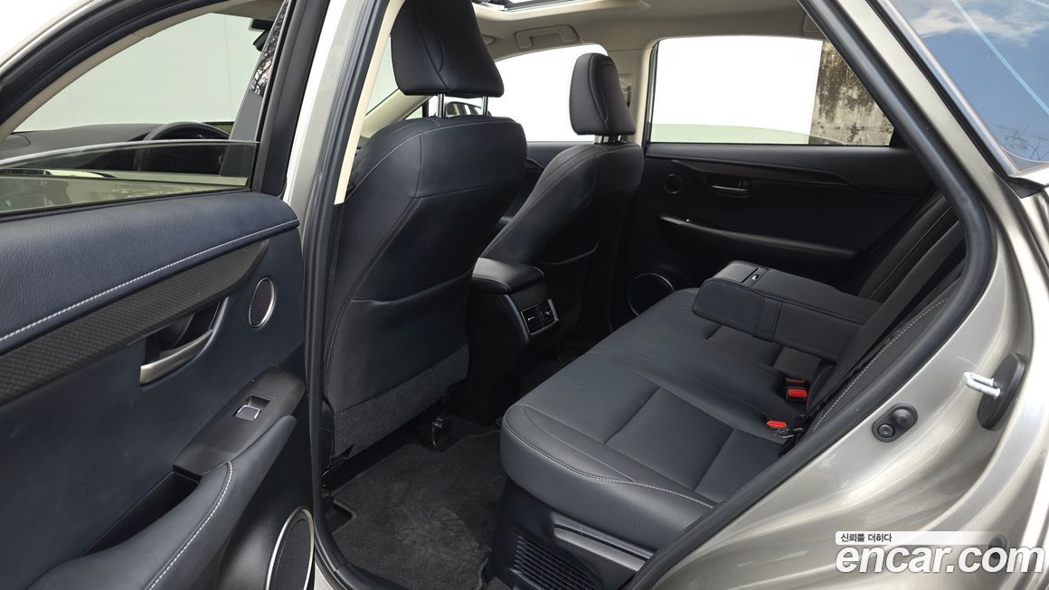 Lexus NX 2021