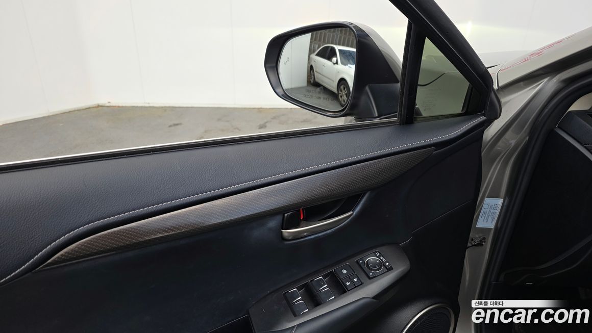 Lexus NX 2021
