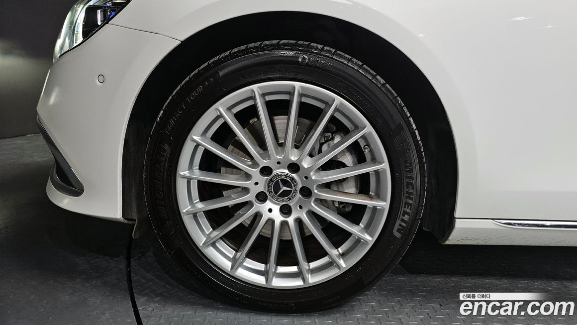 Mercedes-Benz E-Class 2022