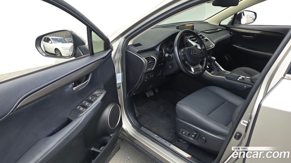 Lexus NX 2021