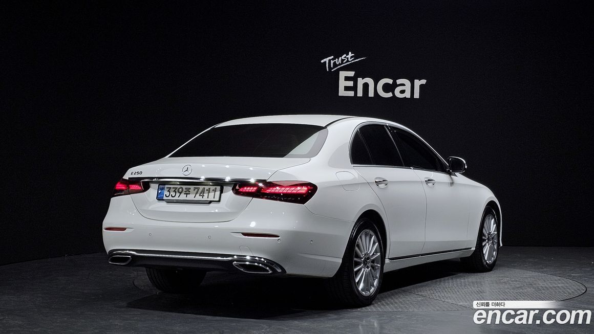 Mercedes-Benz E-Class 2022