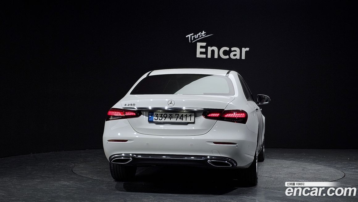 Mercedes-Benz E-Class 2022