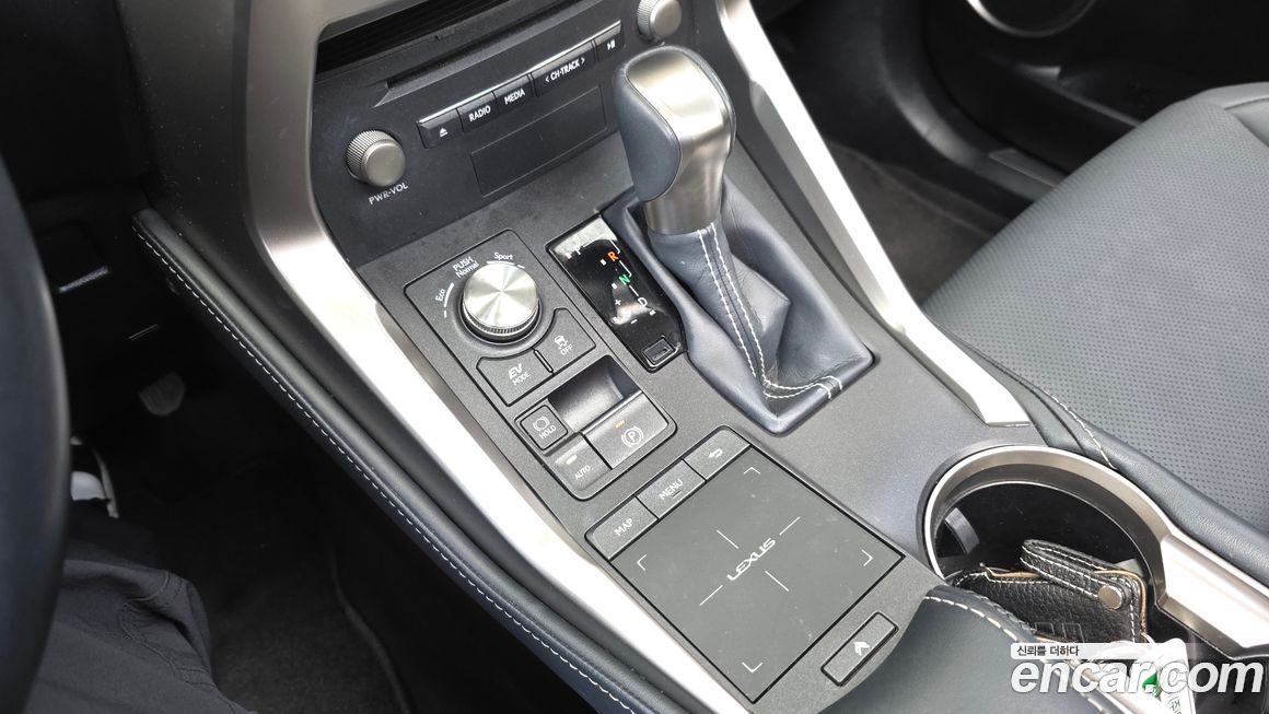 Lexus NX 2021