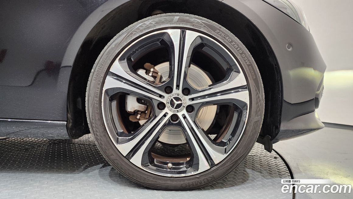 Mercedes-Benz C-Class 2023