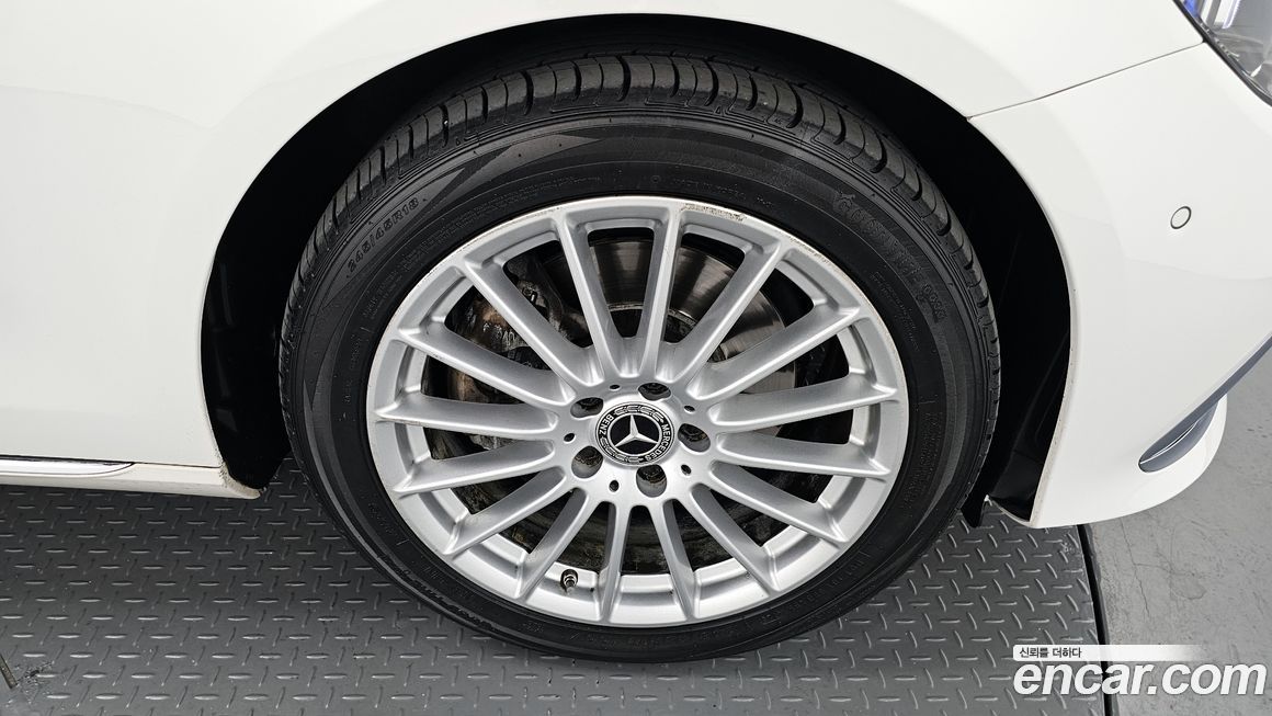 Mercedes-Benz E-Class 2022