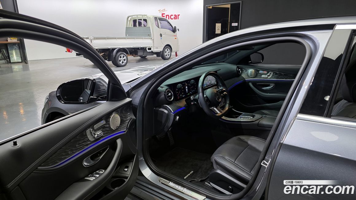 Mercedes-Benz E-Class 2022