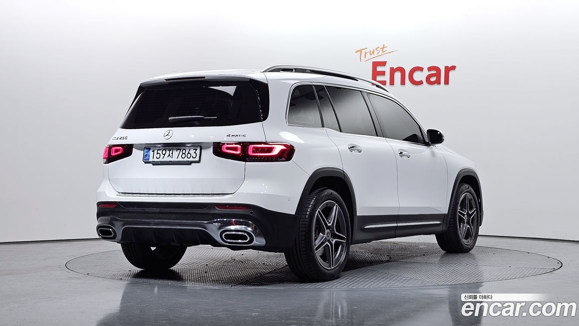 Mercedes-Benz GLB-Class 2023