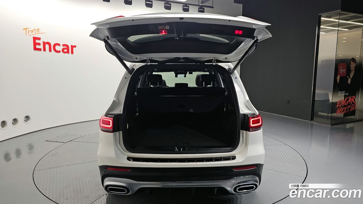 Mercedes-Benz GLB-Class 2023