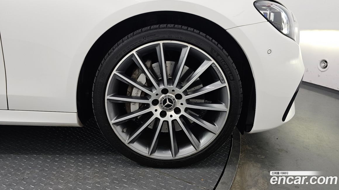 Mercedes-Benz E-Class 2021