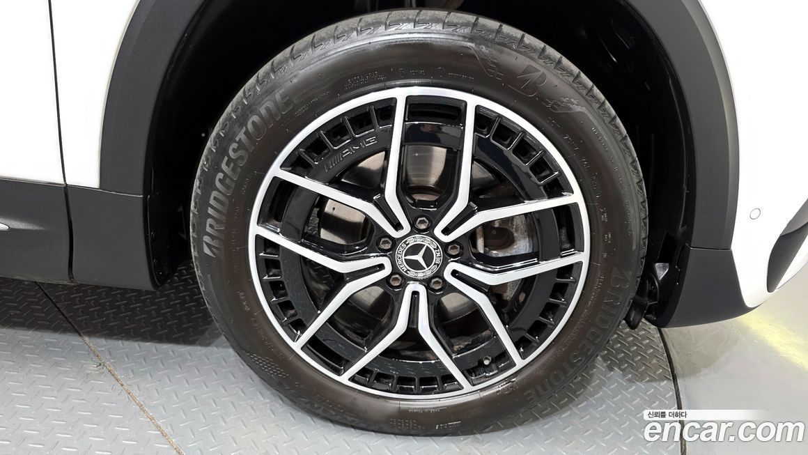 Mercedes-Benz EQB 2023