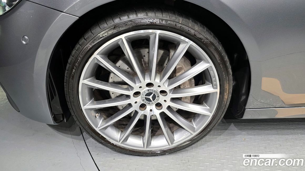 Mercedes-Benz E-Class 2022