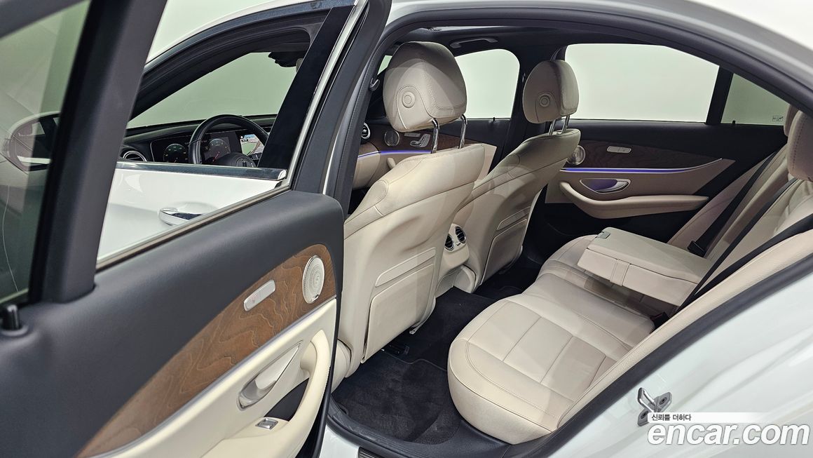 Mercedes-Benz E-Class 2022