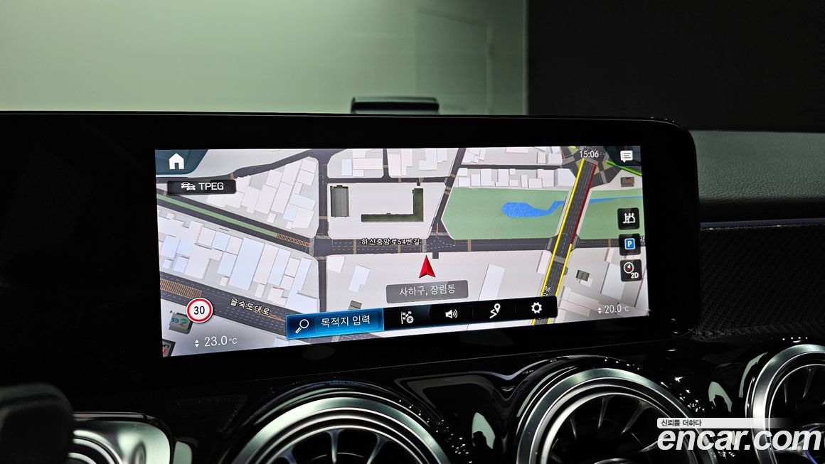 Mercedes-Benz GLB-Class 2023