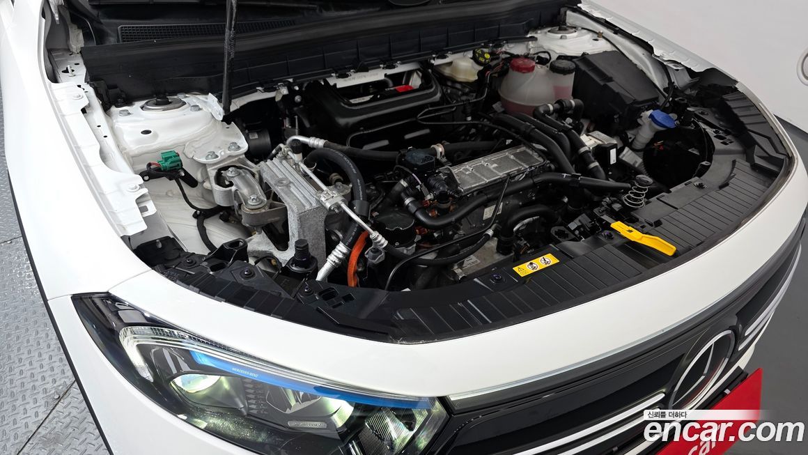 Mercedes-Benz EQB 2023