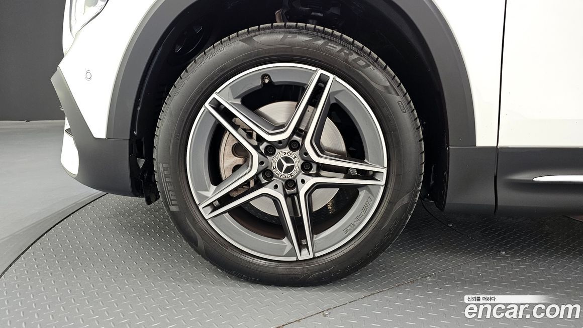 Mercedes-Benz GLB-Class 2023