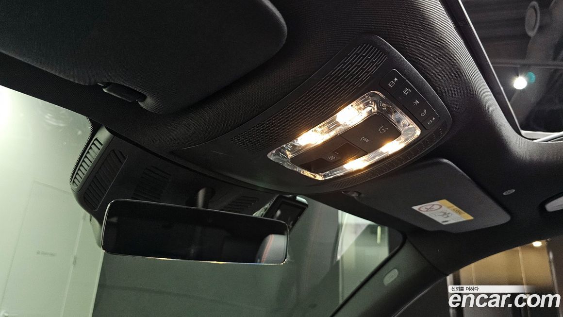 Mercedes-Benz GLB-Class 2023