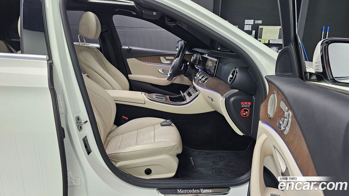 Mercedes-Benz E-Class 2022