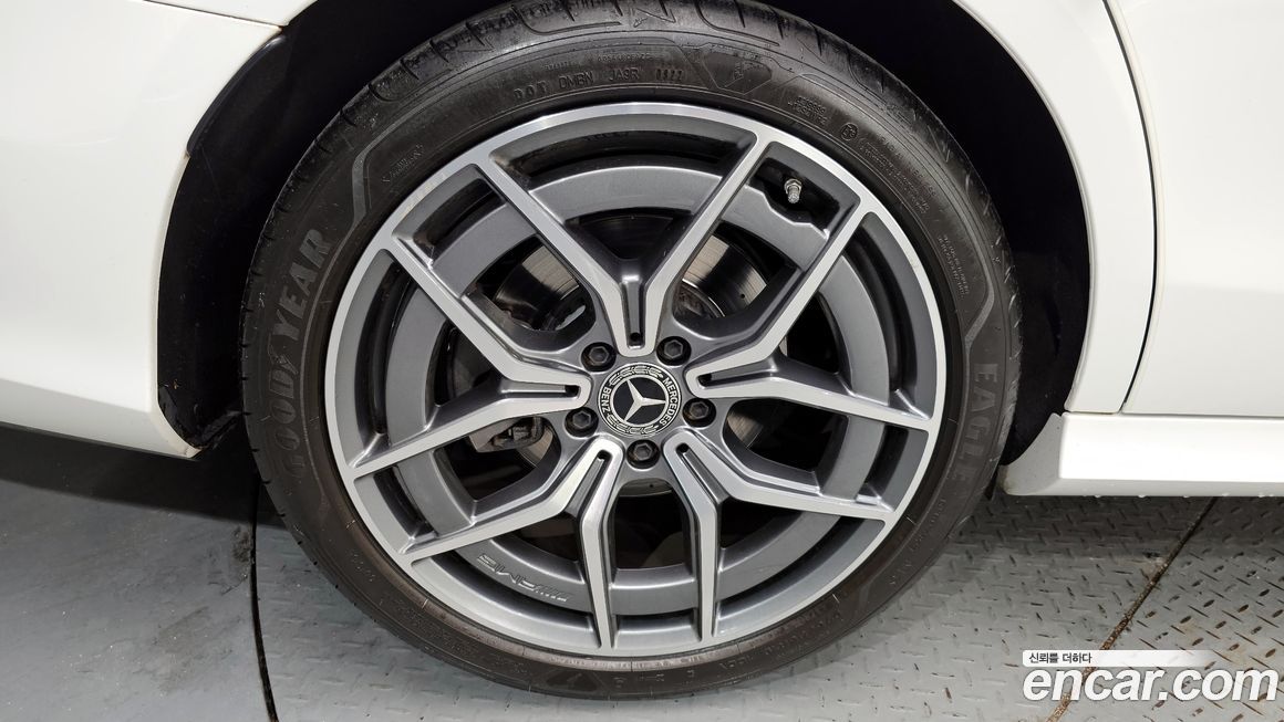 Mercedes-Benz E-Class 2022