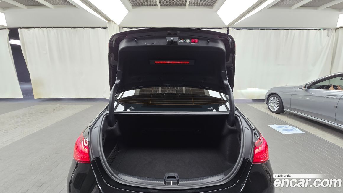 Mercedes-Benz C-Class 2024
